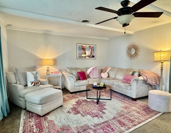 Foto del edificio - Charming 3 Bedroom Home Pre-Leasing for Au...