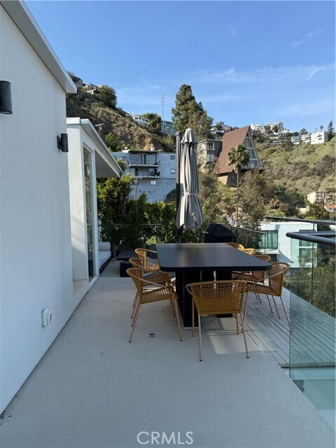 Foto del edificio - 8672 Franklin Ave