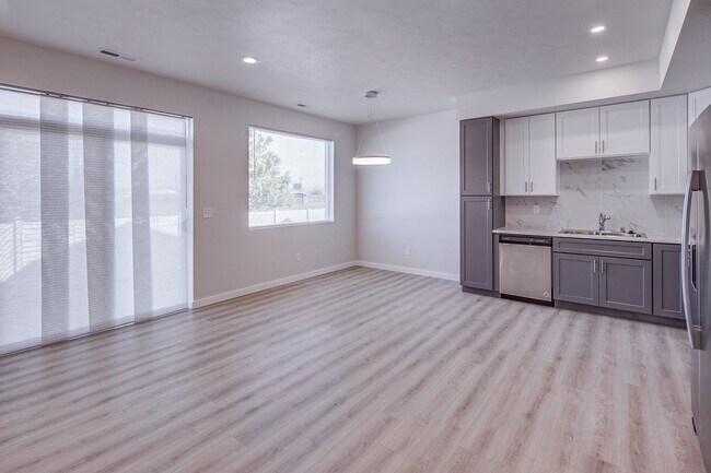 Foto del edificio - 7205 E Pacific Way