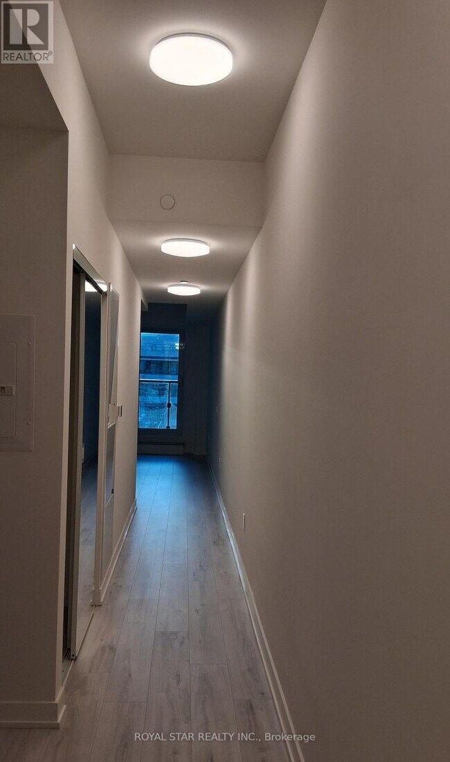 Photo du bâtiment - 120 Broadway Ave