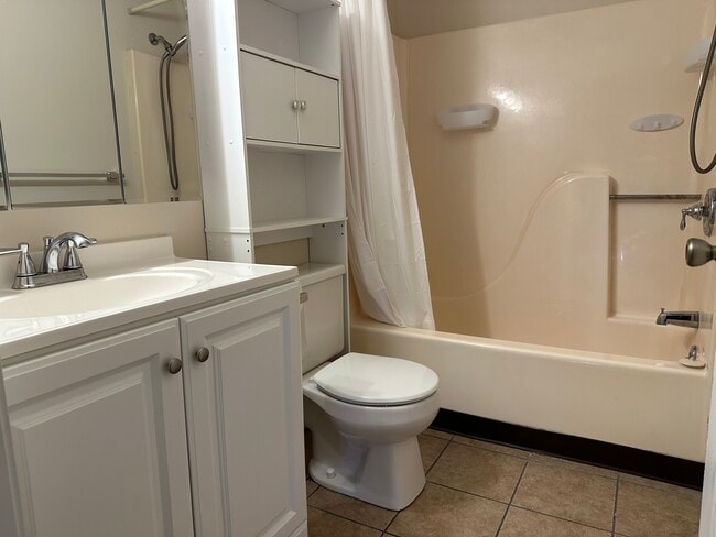 Building Photo - 1823 Partridge Ct