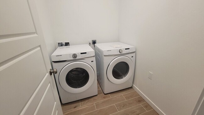 Building Photo - 12517 Camino Glorieta, Bakersfield, CA 93311