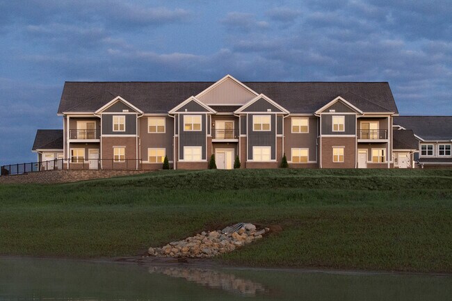 Pisos planos apilados exteriores de Terrapin Run - Terrapin Run Townhomes