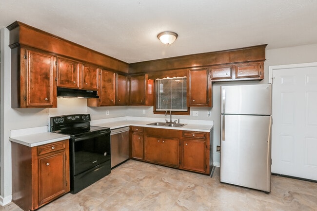 Building Photo - 2028 Gloria Dr