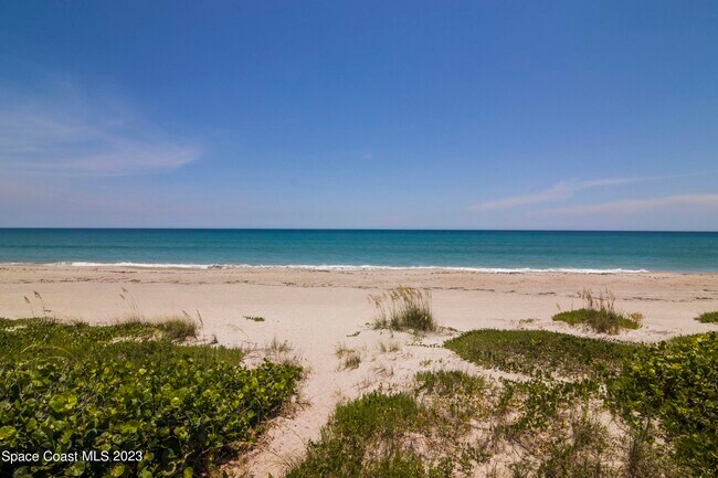 Building Photo - 877 N Hwy A1A