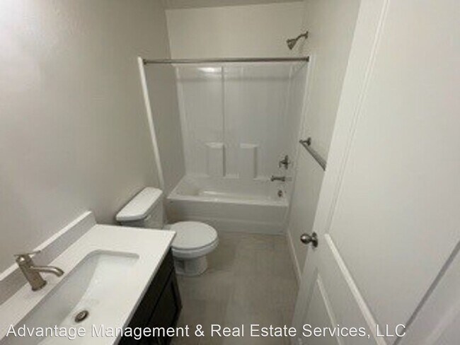 Building Photo - 4 br, 3 bath House - 1072 W 530 S
