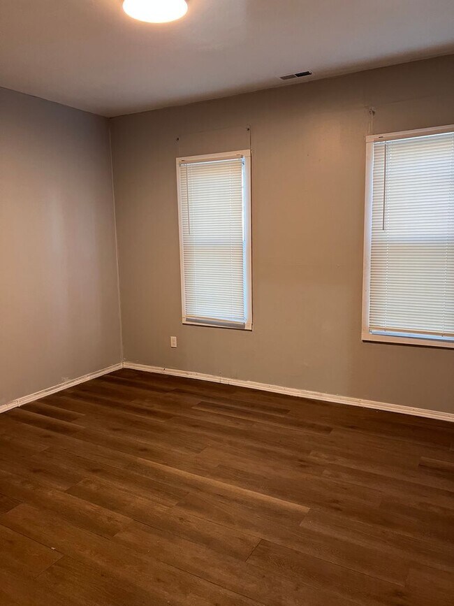 Building Photo - Ready to move in 3 bedroom home