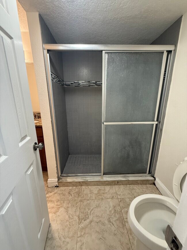 Foto del edificio - 5785 Gatlin Ave