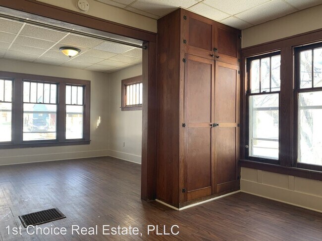 Building Photo - Studio, 1 bath House - 122 E Elm St Apt 1