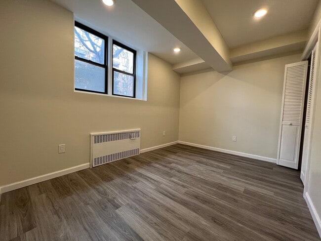 Building Photo - 1122 Ocean Ave