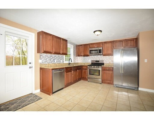 Building Photo - 14 Manns Hill Rd