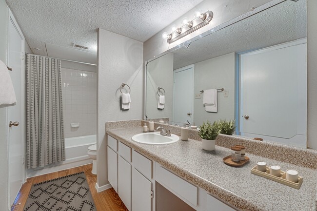 Building Photo - Bardin Oaks