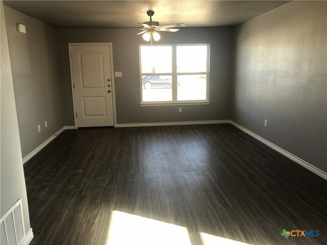 Building Photo - 1818 Castroville Trl