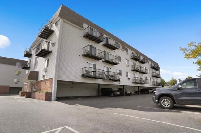 Foto del edificio - 115 Short Beach Rd