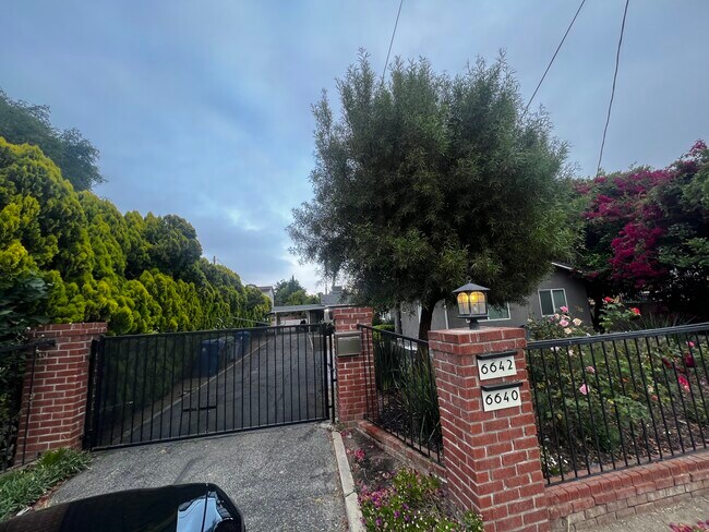 Foto del edificio - 6642 Gaviota Ave
