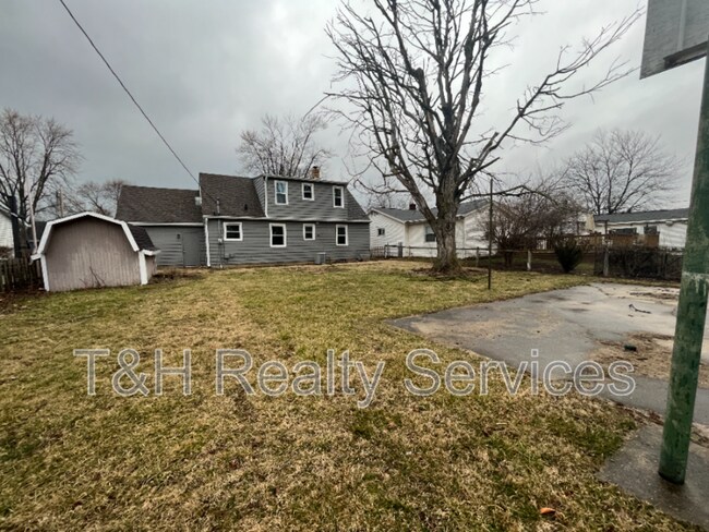 Foto del edificio - 2121 Gerrard Ave