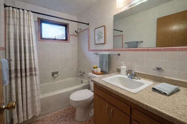 Foto del edificio - 2414 Fremont Ave