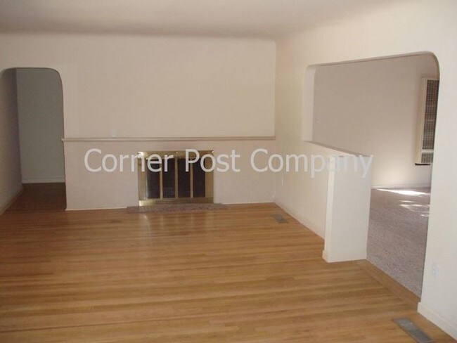 Building Photo - 4 Bedroom Home In Nob Hill