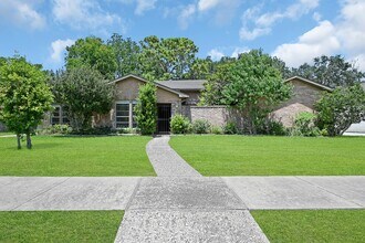 Building Photo - 2326 Turtle Creek Dr