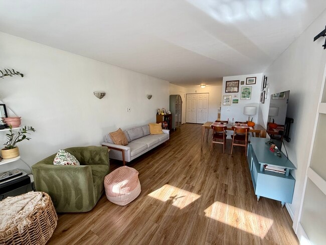 Building Photo - 444 Bedford St