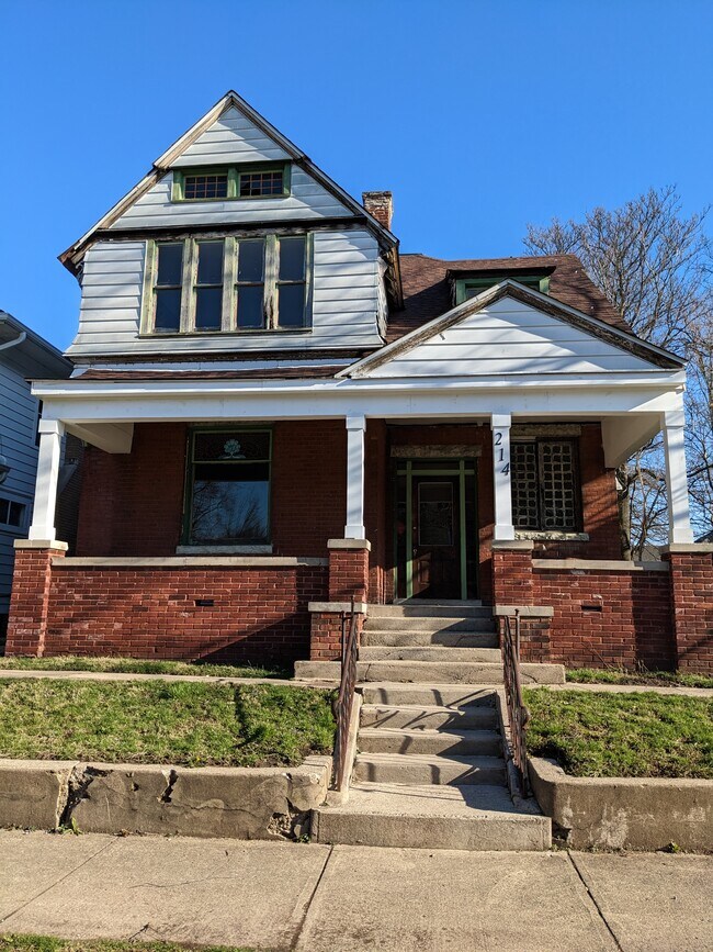 214 W 12th St Unit 1, Anderson, IN 46016 Apartments in Anderson, IN