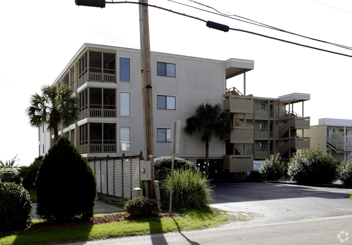 Crescent Beach Villas Apartments in North Myrtle Beach, SC