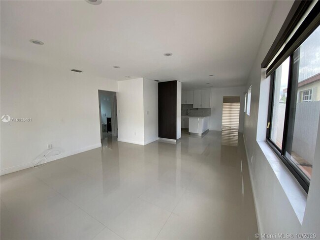 Building Photo - 550 NW 58th Ave