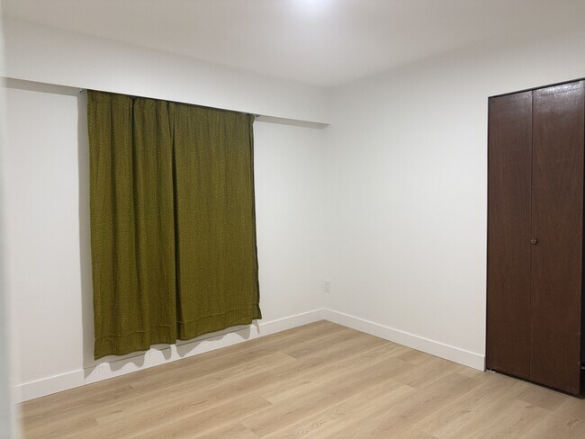 Photo du bâtiment - 2215 E 51st Ave