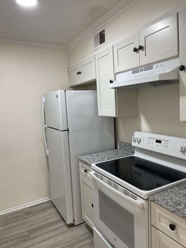 Building Photo - 1208 Bush River Rd