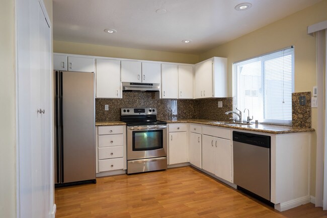 Building Photo - 38582 Kirk Ter