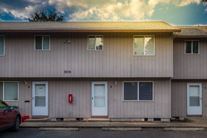 Primary Photo - 2 Bedroom 1.5 bath in Forest Grove