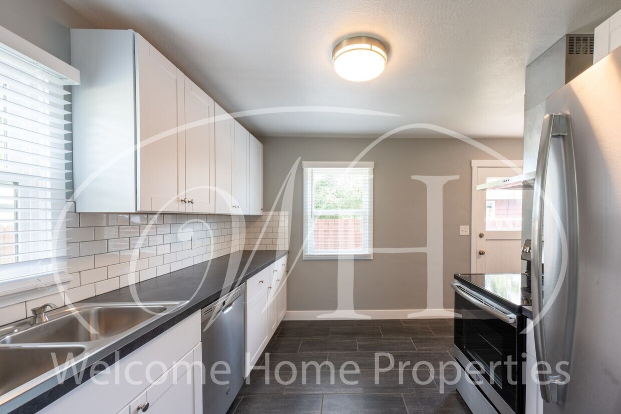 Primary Photo - Gorgeous 3 Bedroom Home on Corner Lot