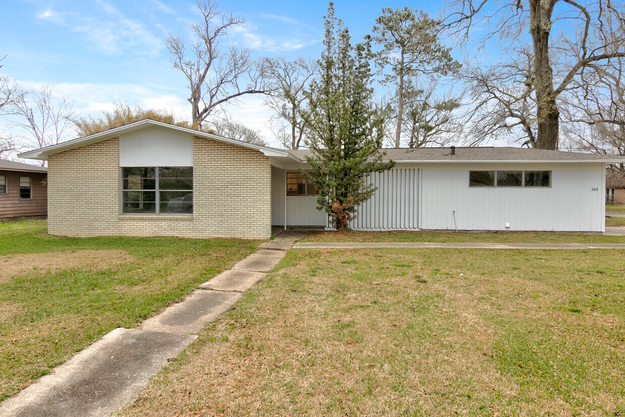 289 Hampton Ln, Beaumont, TX 77707 House for Rent in Beaumont, TX