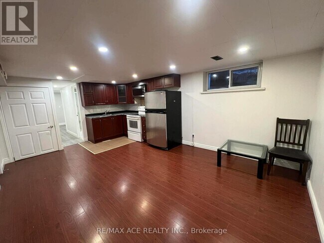 Photo du bâtiment - 23 Ada Crescent