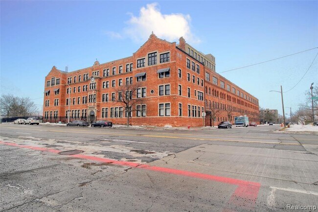 Foto del edificio - 6533 E Jefferson Ave