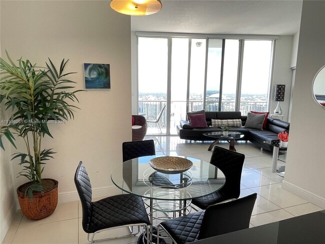 Building Photo - 1750 N Bayshore Dr