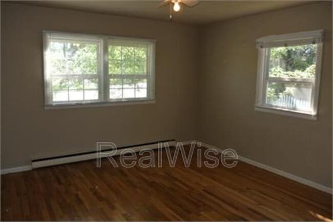 Building Photo - 1239 NW Dogwood Ave