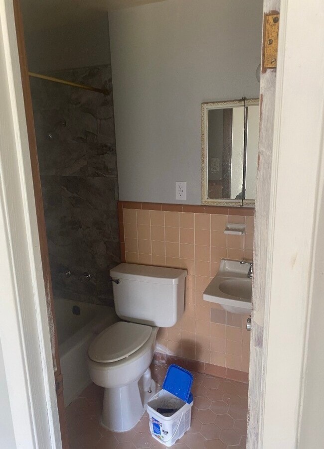 Building Photo - 125 Wingate Rd