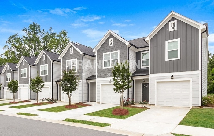 Primary Photo - 110 Crestview Wy