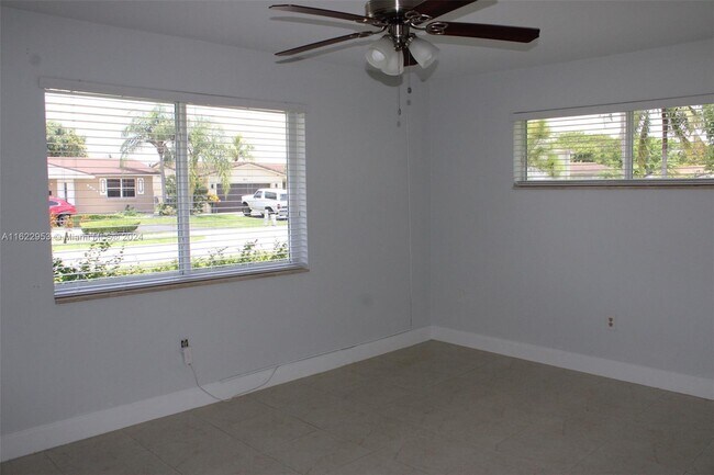 Building Photo - 8010 SW 138th Ct