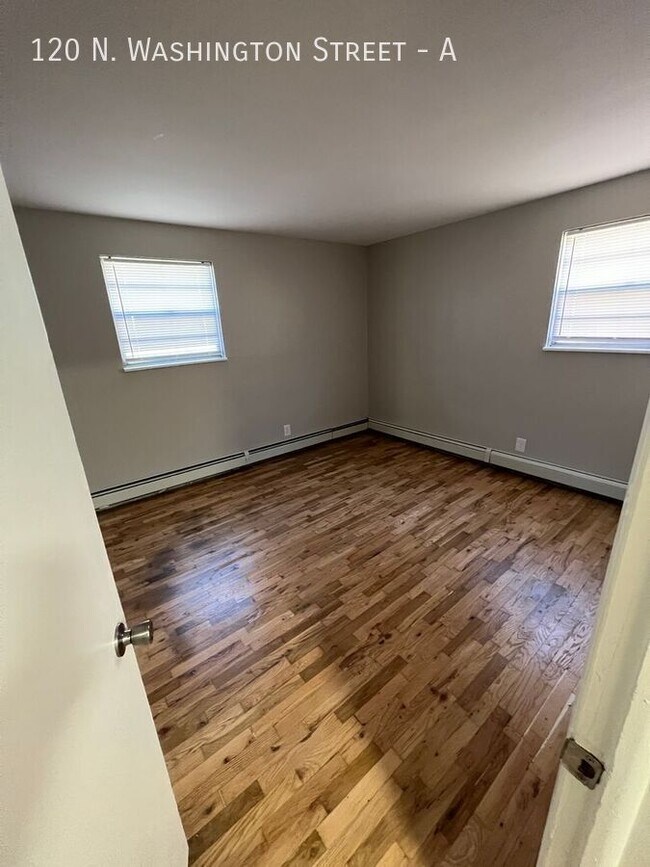 Building Photo - Updated 2 Bedroom in the Heart of Delaware