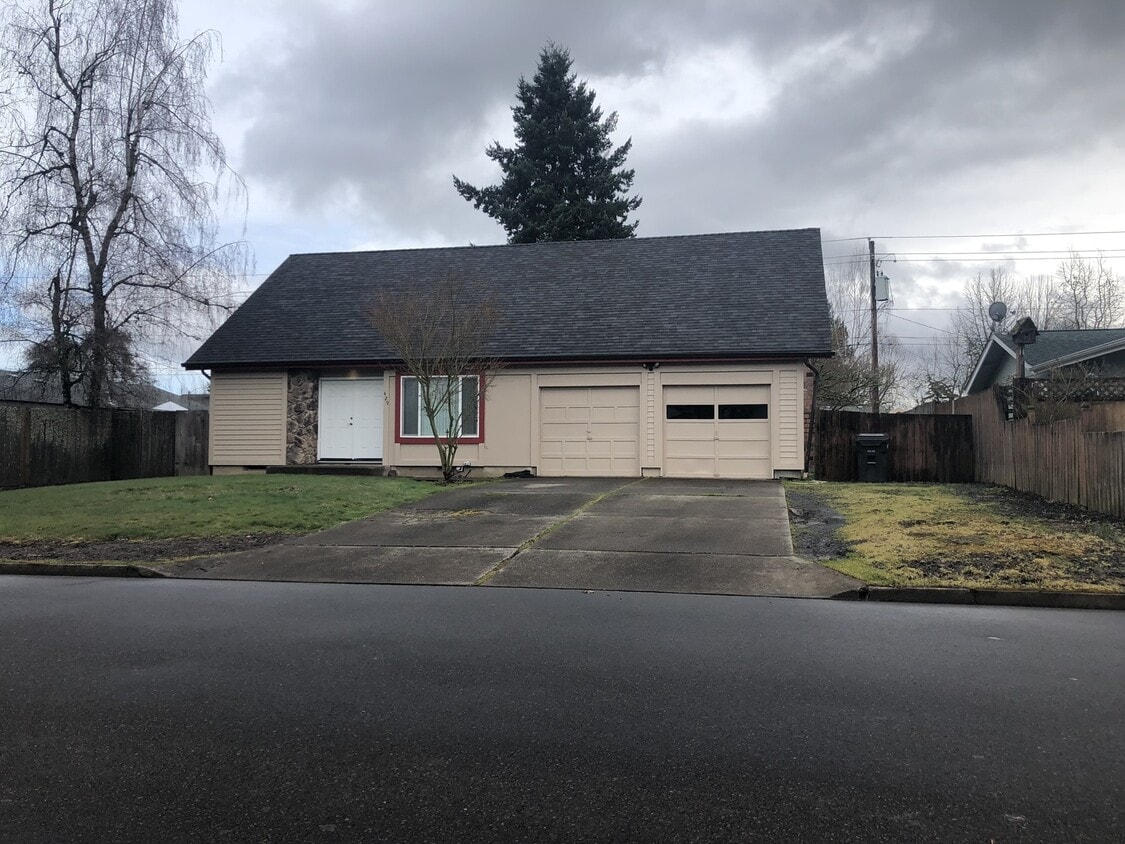 Primary Photo - HARD TO FIND 4 BEDROOM!