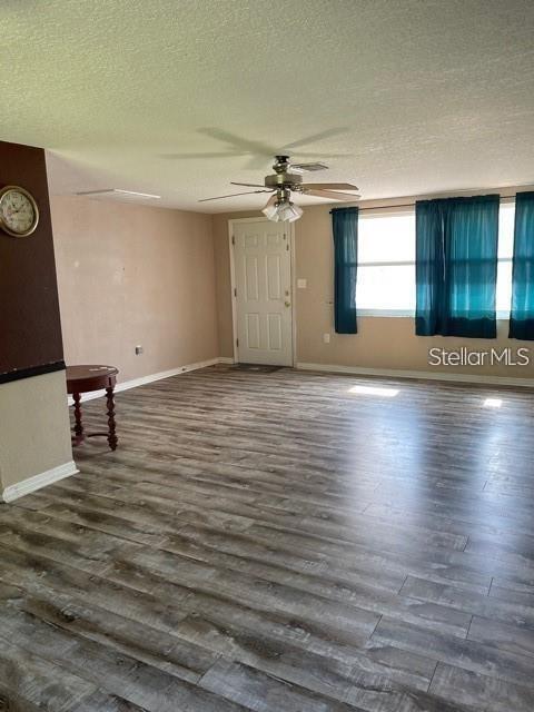 Foto del edificio - 11601 Newell Dr
