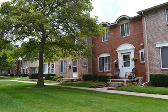 Building Photo - Royal Woods - Riverview, MI