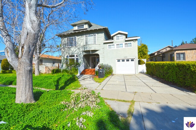 Building Photo - 2254 Wellesley Ave