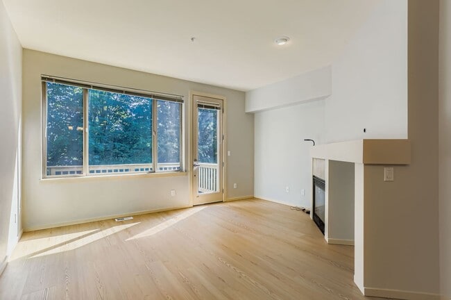 Building Photo - 2Bd/2.25Ba Issaquah Townhome