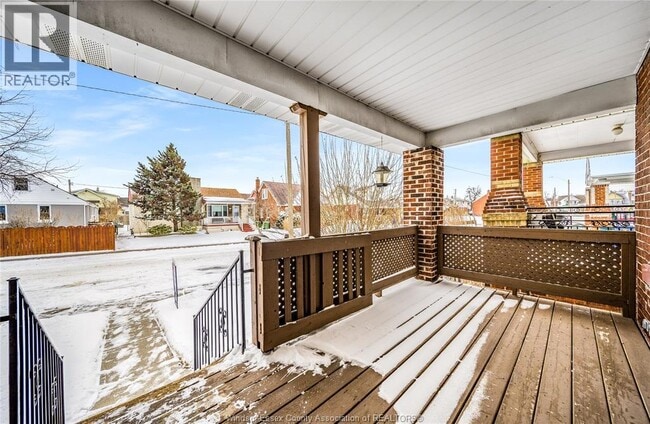 Building Photo - 576 Irvine Ave