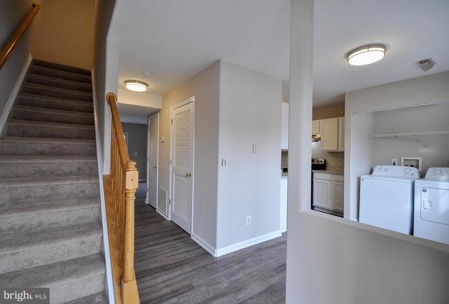 Building Photo - 9920 Matti Hill Ct