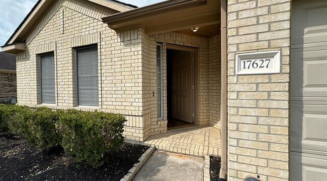Building Photo - 17627 Memorial Falls Dr