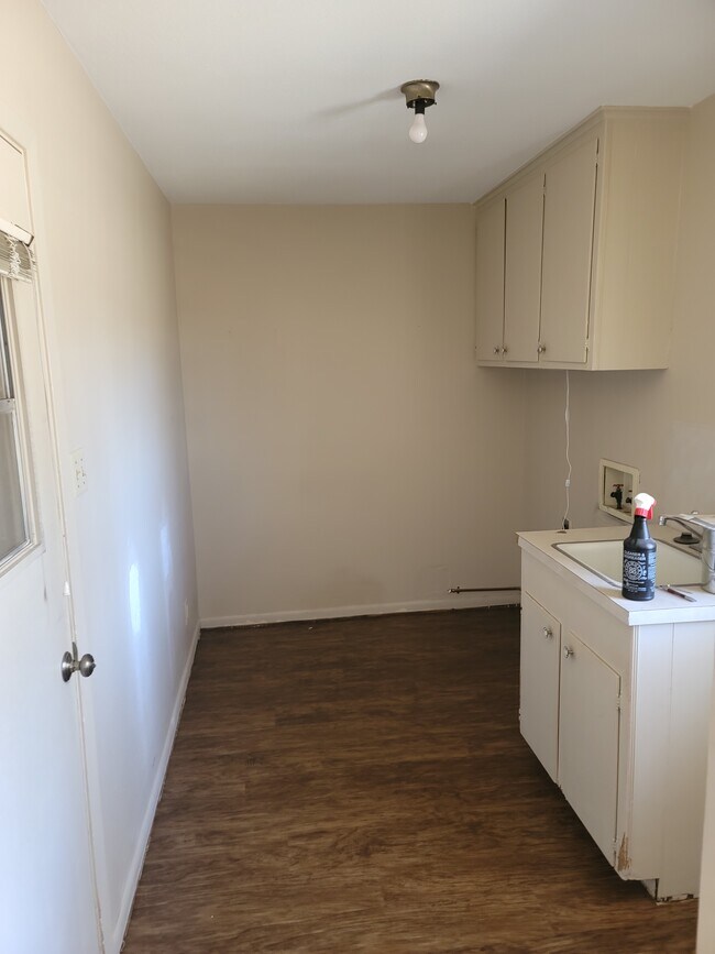 Building Photo - 403 W Heritage Dr